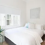 Lovely And Bright Unit Close To Taronga Zoo