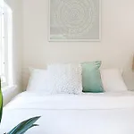 Lovely And Bright Unit Close To Taronga Zoo