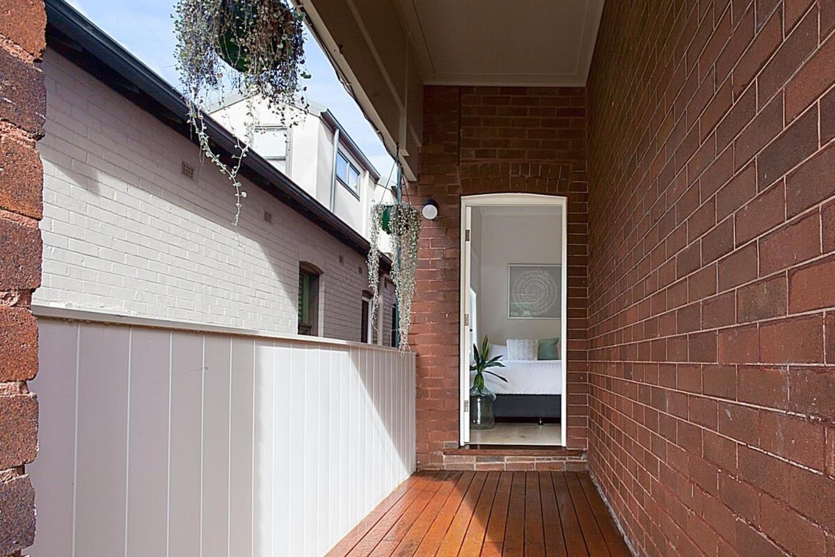 Lovely And Bright Unit Close To Taronga Zoo Sydney